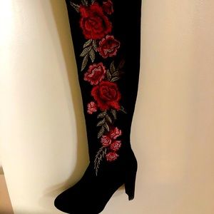 Woman’s knee boots